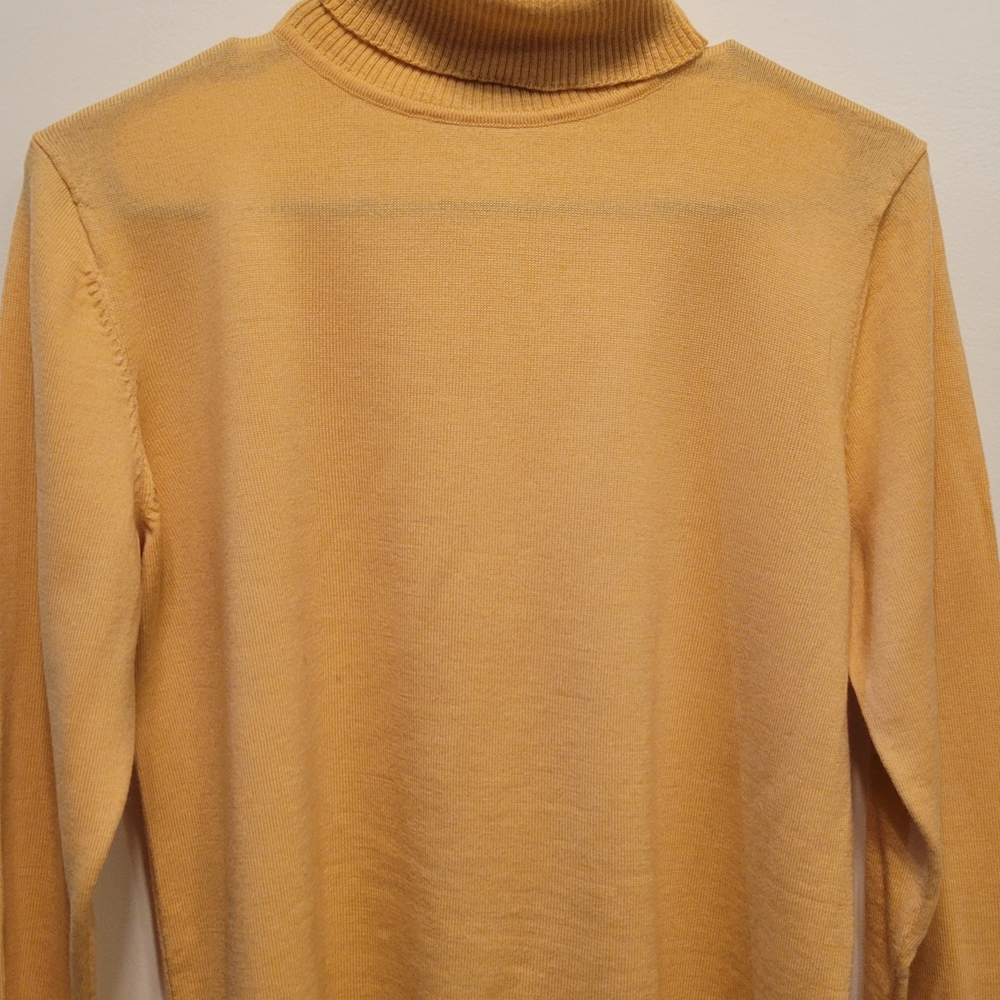 Pendleton Women's Tan Turtleneck Sweater